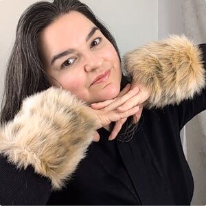 Handmade plush leopard faux fur fluffy detachable cuffs